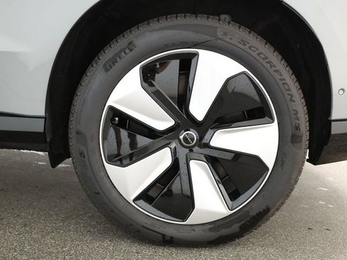 Used 2025 Volvo EX90 Plus image 7