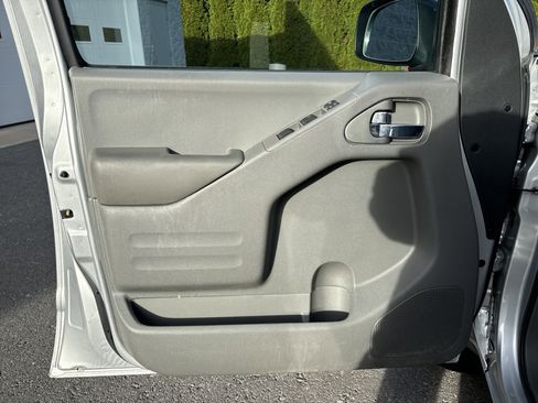 Used 2019 Nissan Frontier SV image 15