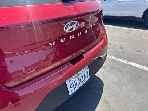 Used 2025 Hyundai Venue SEL FWD image 4
