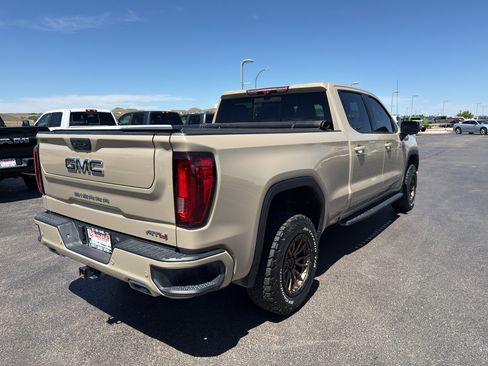 Used 2022 GMC Sierra 1500 AT4 w/ Technology Package AWD/4WD image 5