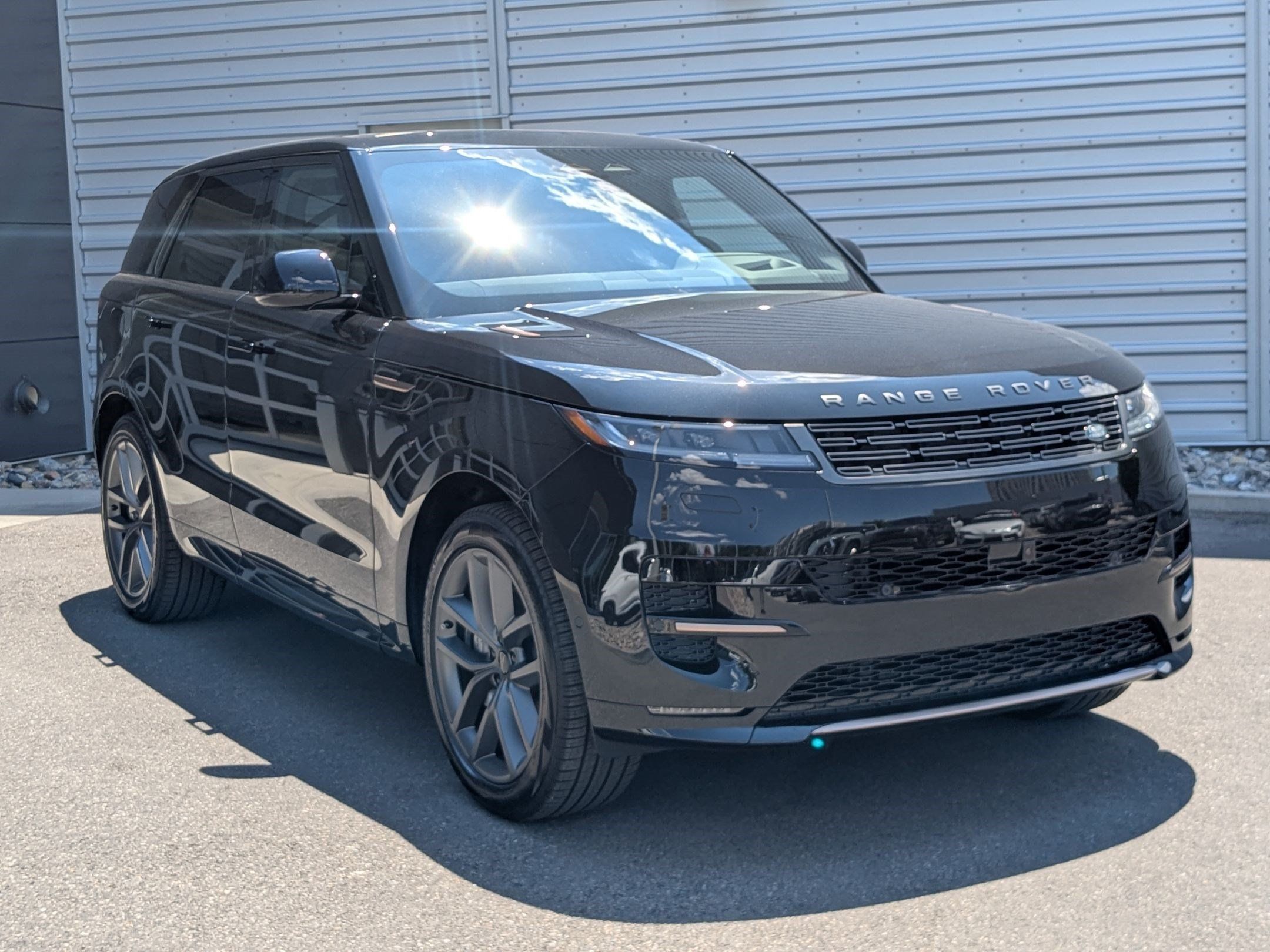 New 2026 Land Rover Range Rover Sport Dynamic SE AWD/4WD image 3