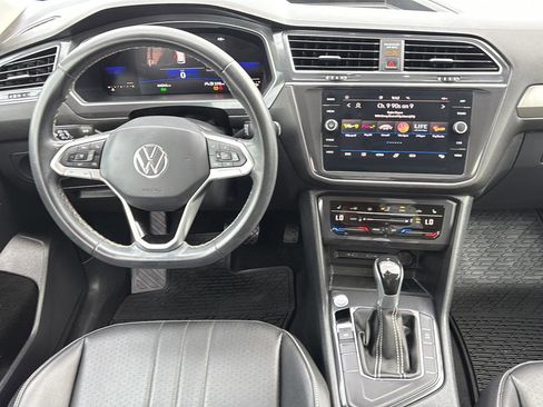 Used 2023 Volkswagen Tiguan SE FWD image 9