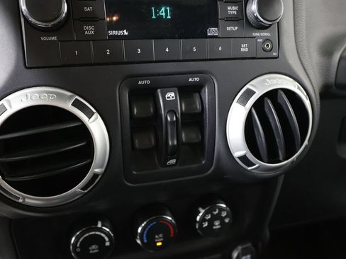 Used 2016 Jeep Wrangler Unlimited Sahara w/ Connectivity Group AWD/4WD image 33