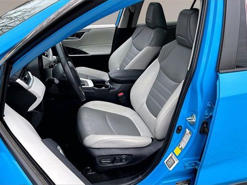 Used 2021 Toyota RAV4 XLE Premium image 18