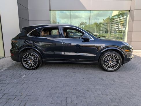 Used 2023 Porsche Cayenne Platinum Edition AWD/4WD image 4
