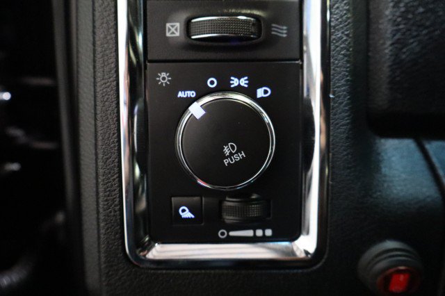 Used 2015 RAM 2500 Laramie w/ Black Appearance Group AWD/4WD image 34