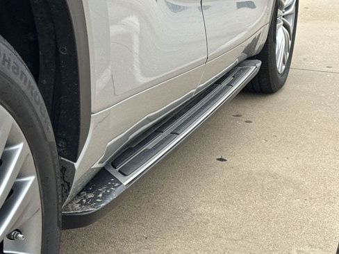 Used 2023 Toyota Highlander Platinum FWD image 10