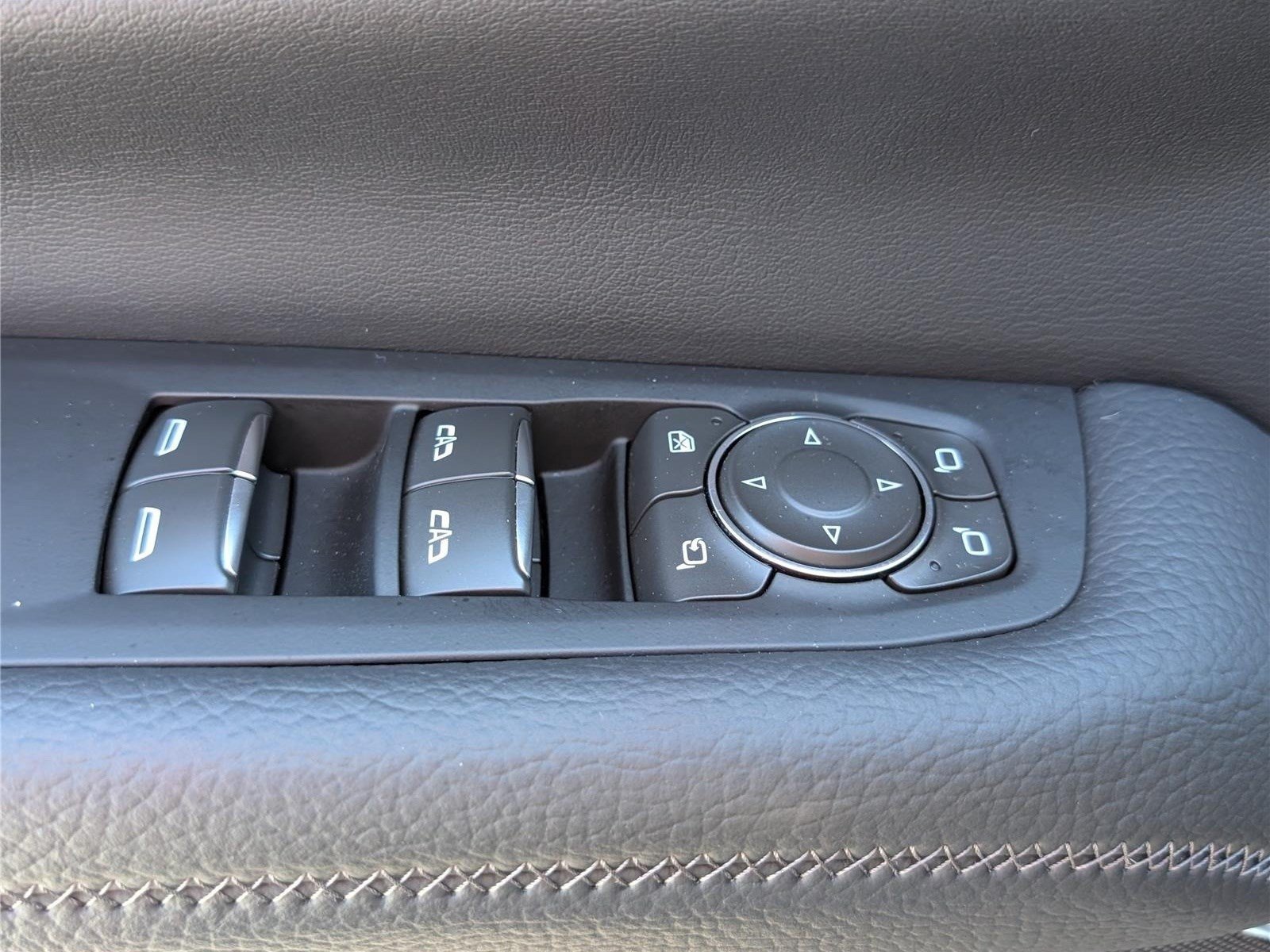 Used 2025 GMC Yukon XL Denali AWD/4WD image 21