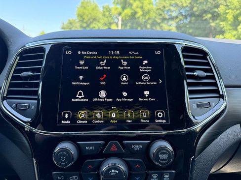 Used 2021 Jeep Grand Cherokee Laredo X AWD/4WD image 25
