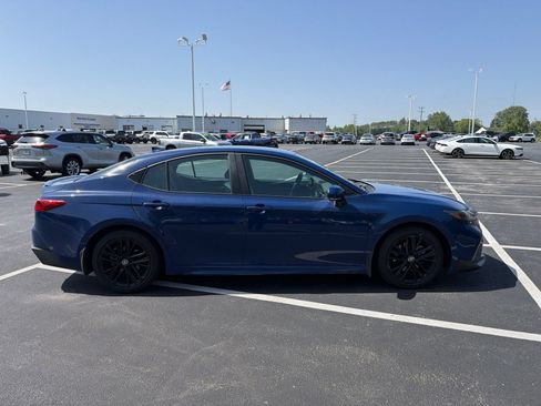 Used 2025 Toyota Camry SE FWD image 8