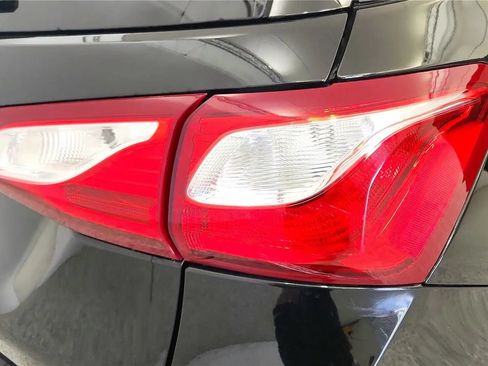 Used 2018 Chevrolet Equinox LT FWD image 15