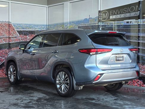 Used 2022 Toyota Highlander Platinum AWD/4WD image 6