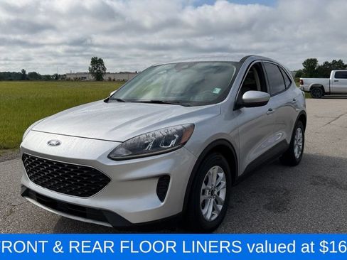 Used 2020 Ford Escape SE FWD image 3