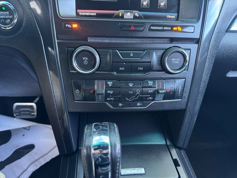 Used 2016 Ford Explorer XLT w/ Equipment Group 202A image 12