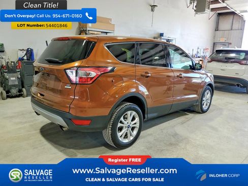 Used 2017 Ford Escape SE FWD image 4