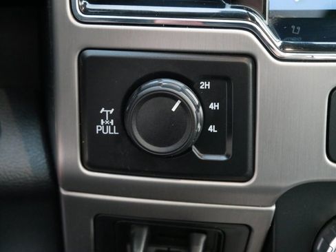 Certified 2022 Ford F350 Platinum w/ FX4 Off-Road Package image 18