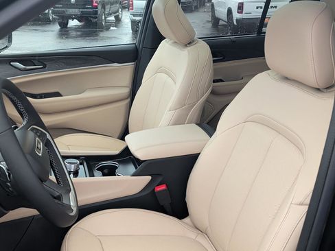 New 2025 Jeep Grand Cherokee Limited w/ Luxury Tech Group II image 12