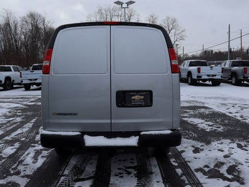New 2025 Chevrolet Express 3500 w/ Driver Convenience Package image 17