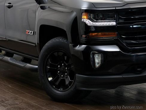 Used 2017 Chevrolet Silverado 1500 LT w/ Midnight Edition AWD/4WD image 3