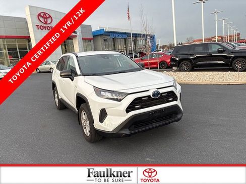 Used 2019 Toyota RAV4 LE image 1