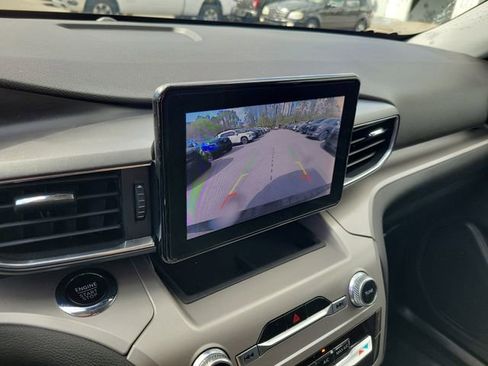 Used 2022 Ford Explorer XLT w/ Equipment Group 202A image 22