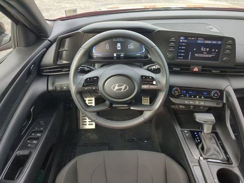Used 2025 Hyundai Elantra Sport image 14