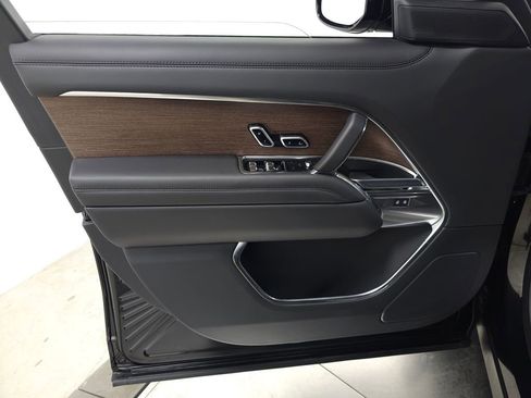 Used 2025 Land Rover Range Rover SE AWD/4WD image 15
