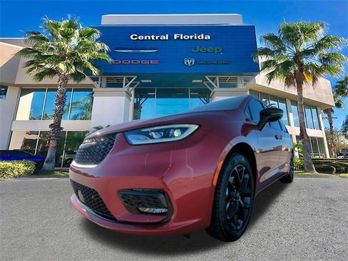 New 2026 Chrysler Pacifica Limited w/ S Appearance Package image 9