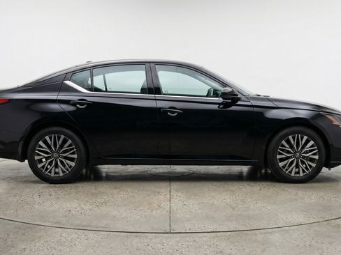 Used 2025 Nissan Altima 2.5 SV image 11