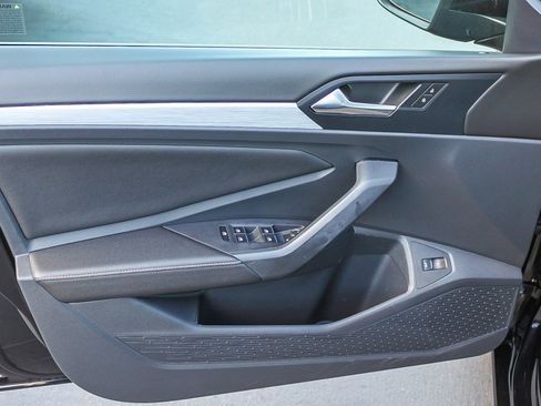 Used 2025 Volkswagen Jetta Sport image 21