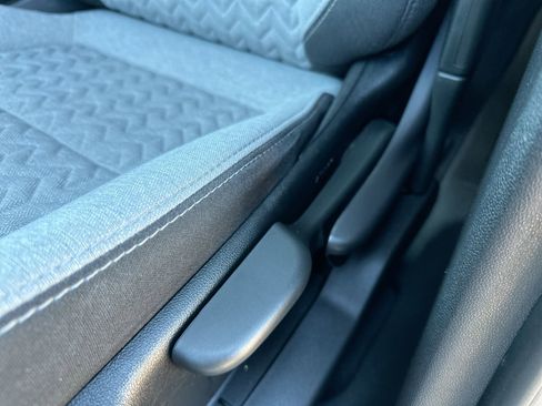 Used 2023 Chevrolet Equinox LS image 12