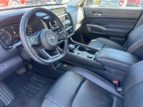 Used 2024 Nissan Pathfinder SL image 8