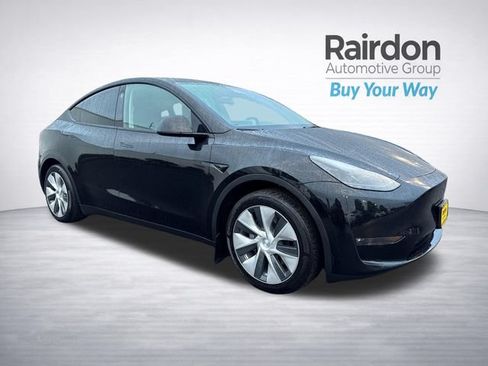 Used 2024 Tesla Model Y Long Range AWD/4WD image 1