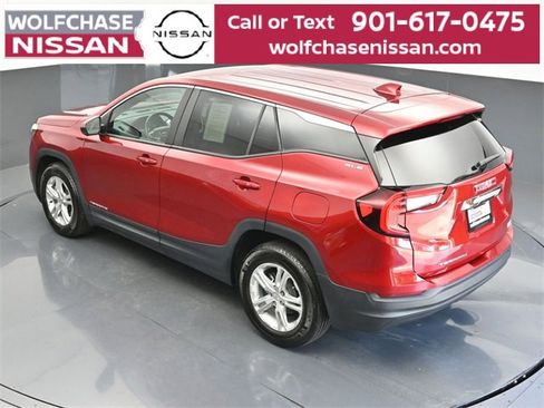 Used 2023 GMC Terrain SLE image 31