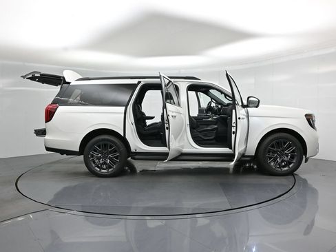 New 2026 Ford Expedition Max Platinum w/ Stealth Appearance Package AWD/4WD image 4