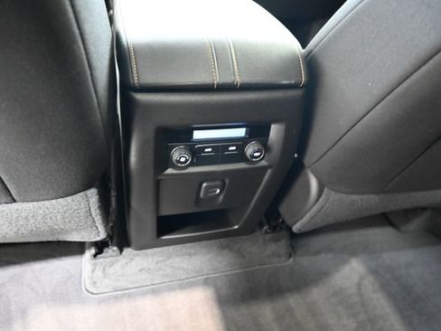 Used 2018 Chevrolet Traverse LT image 27