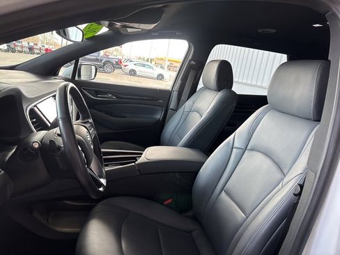 Used 2022 Buick Enclave Essence image 8