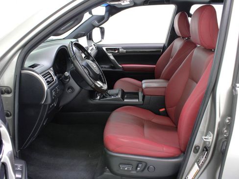 Used 2022 Lexus GX 460 Premium w/ Accessory Package AWD/4WD image 29