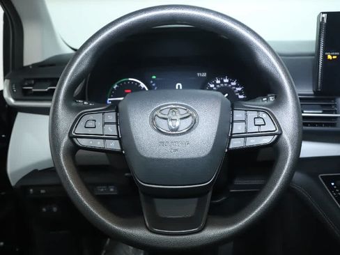 Used 2026 Toyota Sienna LE AWD/4WD image 20
