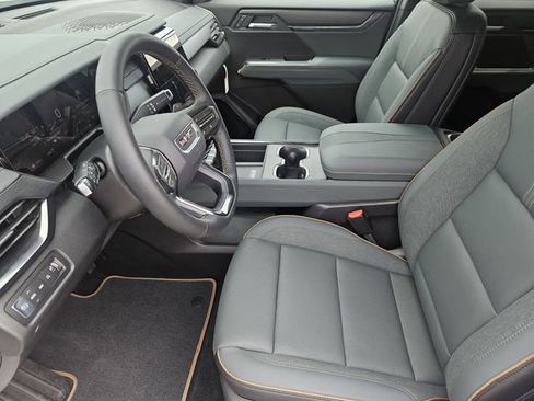 New 2026 GMC Acadia AT4 w/ Luxury Package AWD/4WD image 10