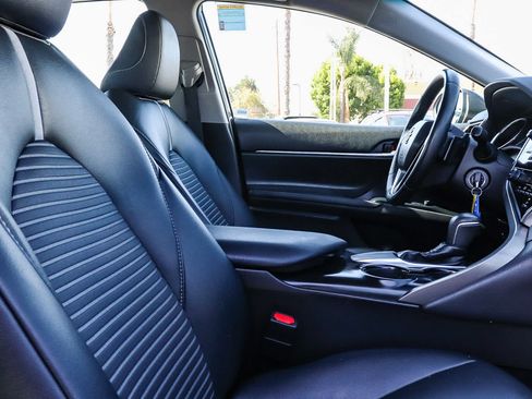Used 2018 Toyota Camry SE FWD image 26