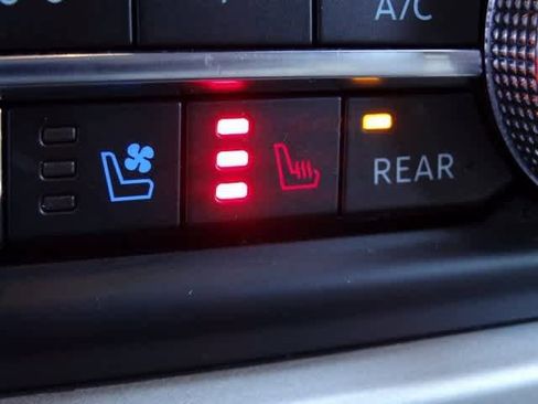 Used 2023 Ford Expedition XLT image 35