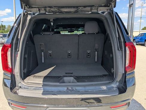 Used 2023 GMC Yukon SLE RWD image 13