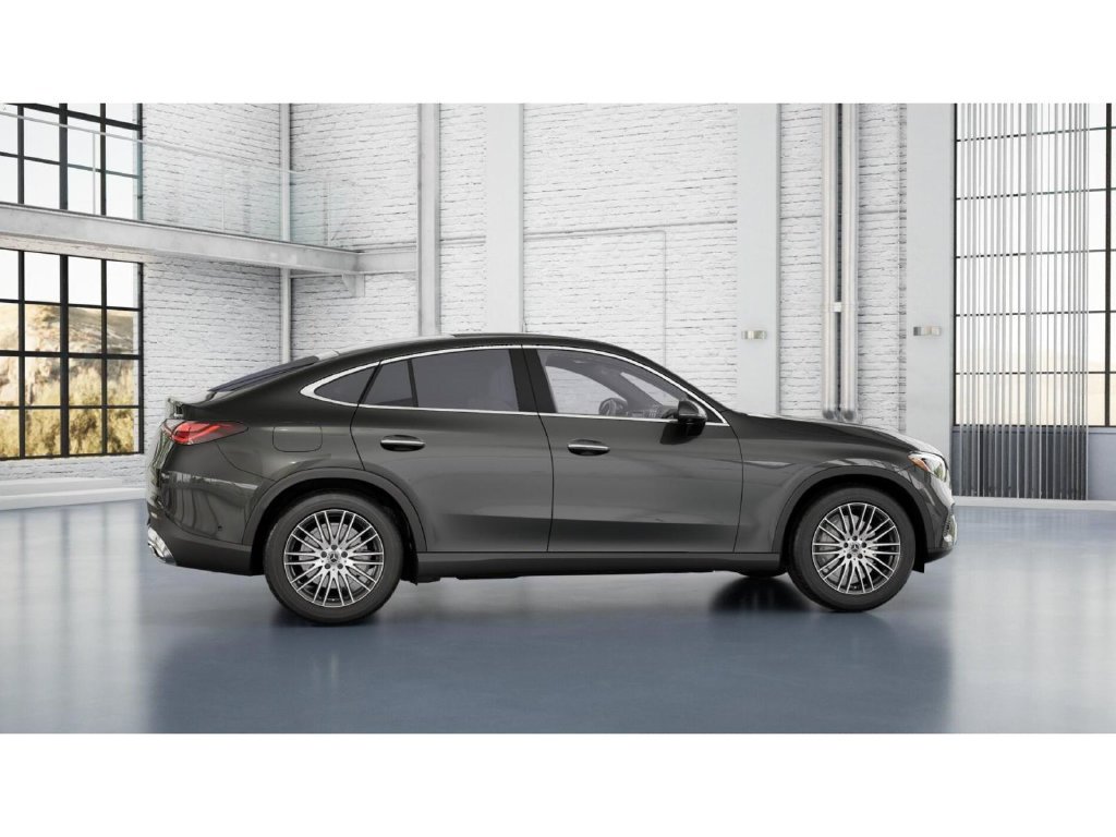 Used 2025 Mercedes-Benz GLC 300 4MATIC image 17