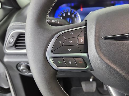 New 2025 Chrysler Pacifica Select image 17