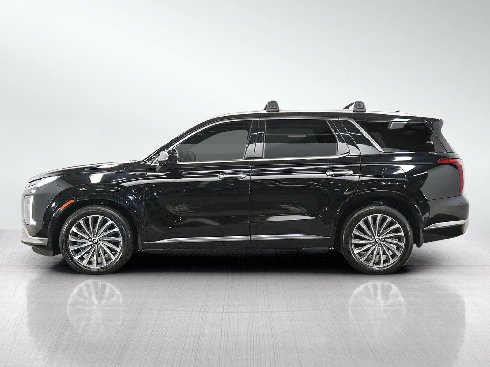 Used 2025 Hyundai Palisade Calligraphy AWD/4WD image 3