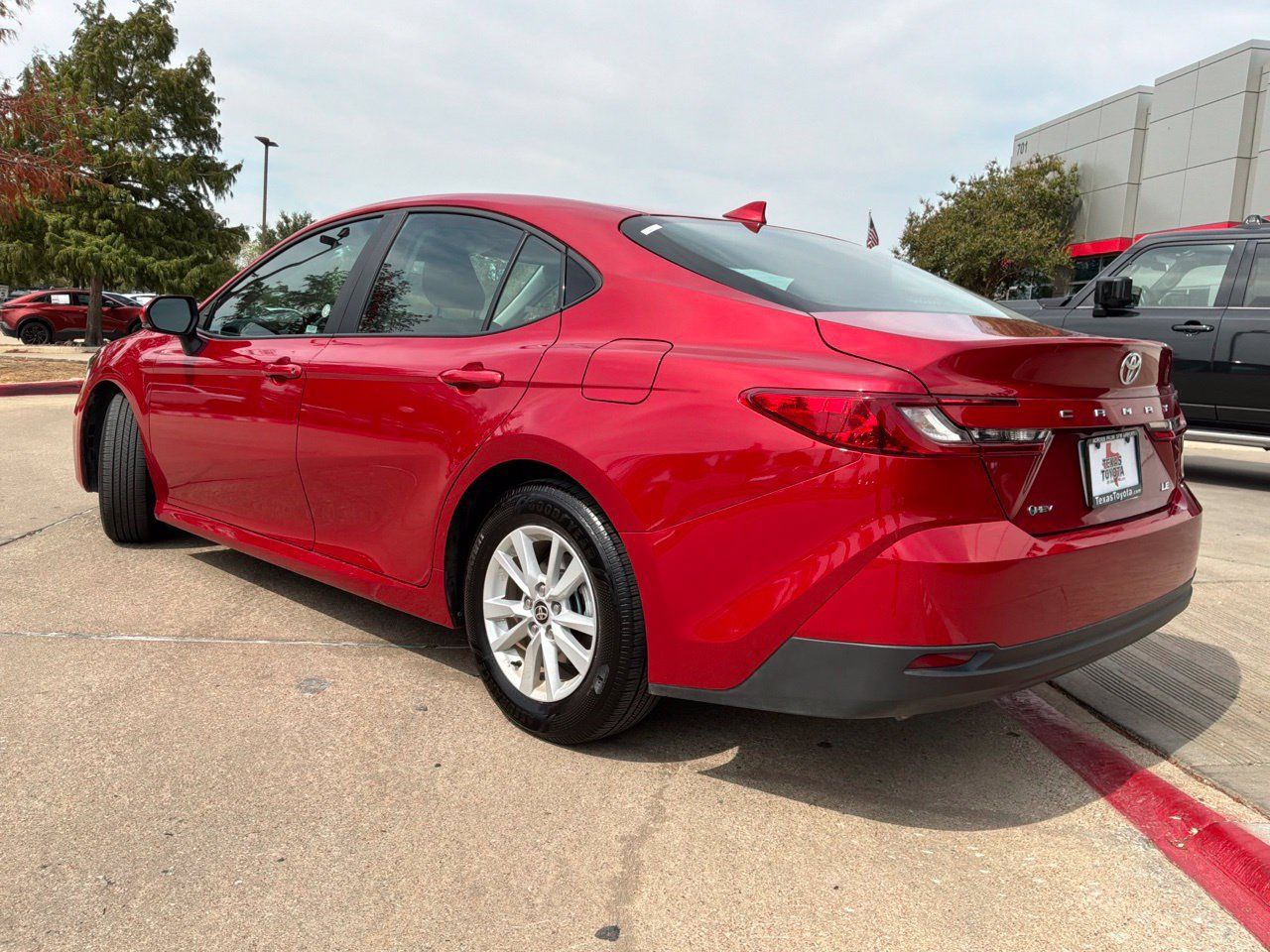 Used 2026 Toyota Camry LE FWD image 8
