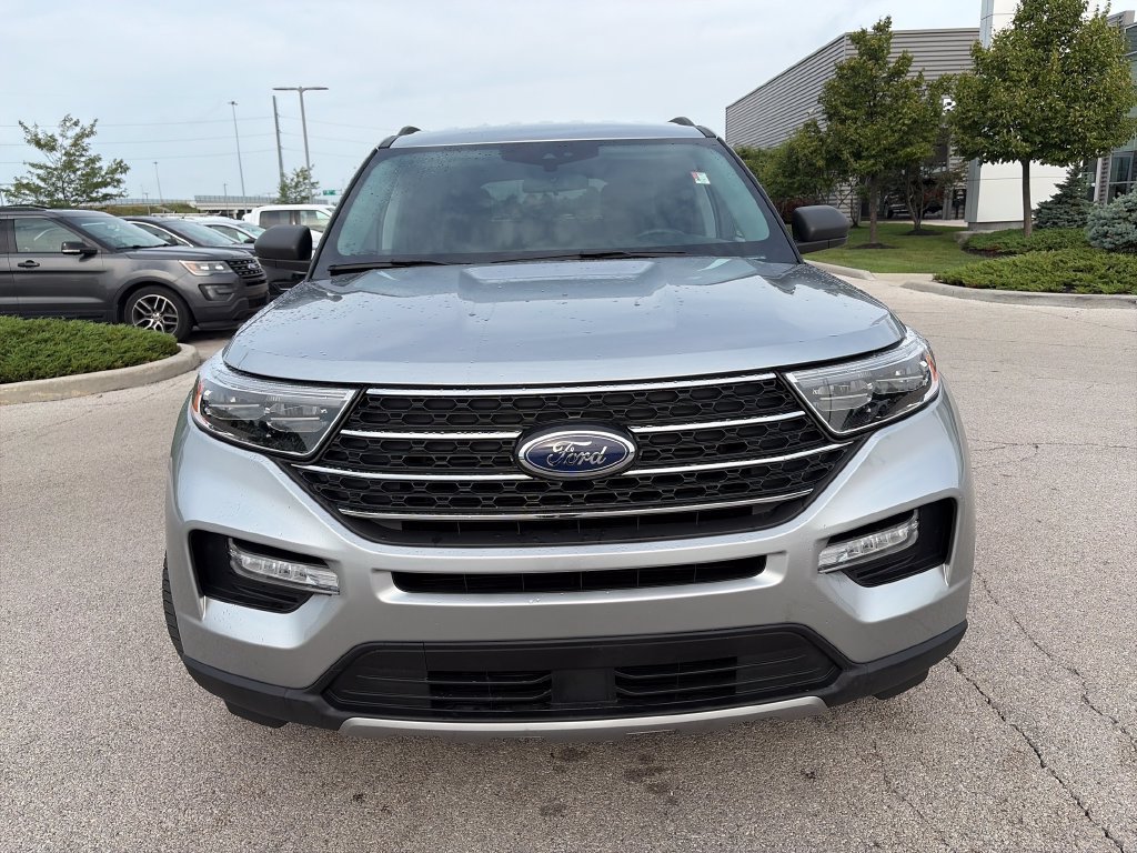 Used 2024 Ford Explorer XLT w/ Equipment Group 202A AWD/4WD image 2