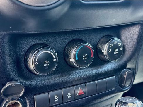 Used 2016 Jeep Wrangler Sport w/ Connectivity Group AWD/4WD image 31