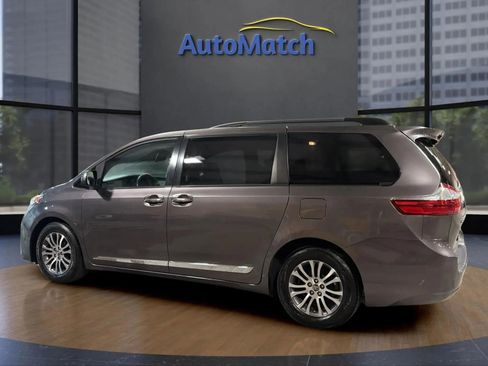 Used 2019 Toyota Sienna XLE w/ XLE Navigation Package FWD image 9